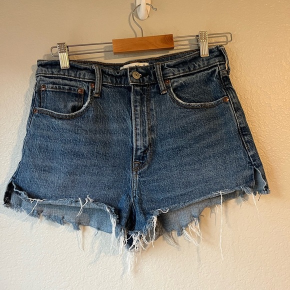 Abercrombie & Fitch Pants - Abercrombie & Fitch The Mom Short High Rise Size 28|6